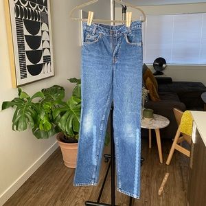 Levi’s Straight Leg Jean size 27